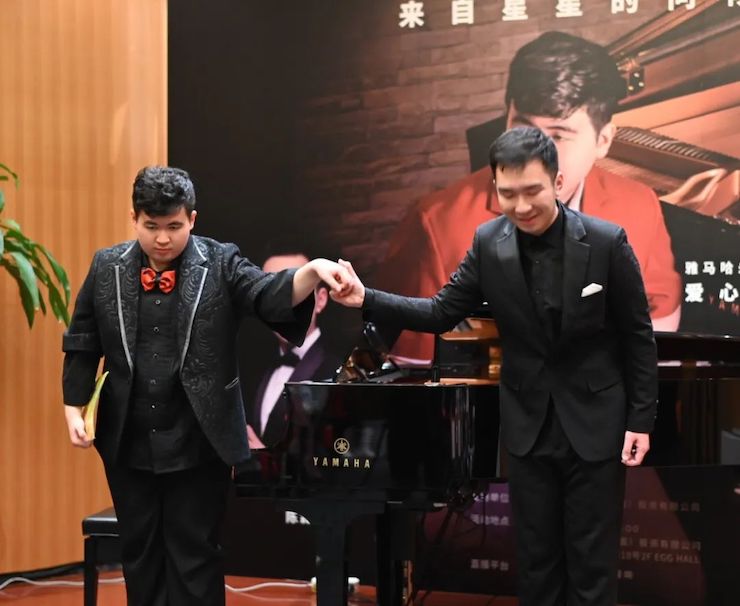 音乐双子星，点亮冬日激情！——仲博cbin未来艺术家刘明康爱心公益音乐沙龙