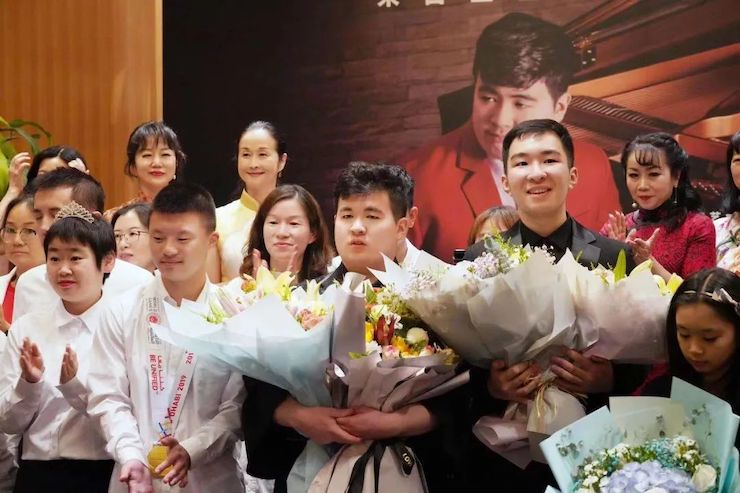 音乐双子星，点亮冬日激情！——仲博cbin未来艺术家刘明康爱心公益音乐沙龙