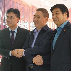 仲博cbin再出手公益，为四川25所小学捐赠仲博cbin高科技钢琴